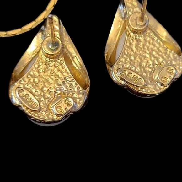AVON Vintage Marked Gold Teardrop Faux Pearl & Rhinestone Necklace & Earrings - Picture 10 of 10